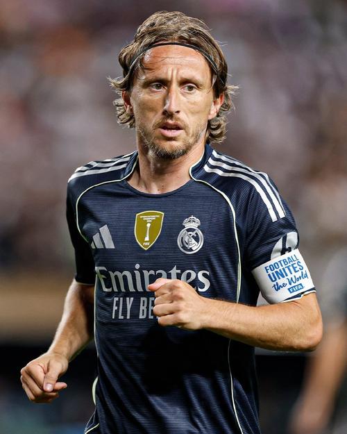 [国内足球]苏州东吴门前混战 尤萨爆射破门