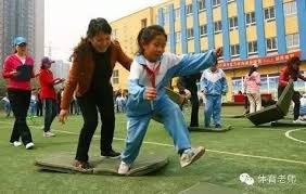 芝加哥小熊队宣布将球场周边的屋顶座位重新装修，增加高档餐饮区