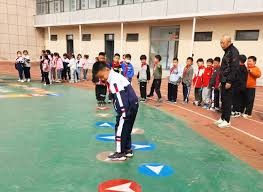 辽宁男篮在俱乐部杯首战失利，后调整阵容暂稳，以90比79战胜合肥男篮，杨鸣调整战术有效应对挑战。